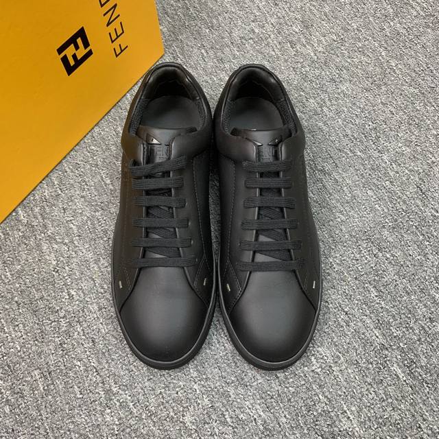 Fendi--无敌版本，顶级品质！面皮：意大利高档丝绸原版皮； 内里：水染牛皮配进口网布 ;小牛皮成型鞋垫 ; 原楦tpu原鞋底 支持验货 码数：38-45 3